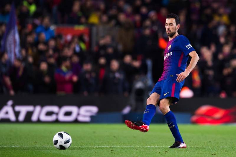 CDM Trong Bóng Đá Là Gì? Vai Trò Của Trung Vệ Phòng Ngự 4 Chuyền bóng và hỗ trợ tấn công