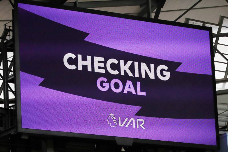 Công Nghệ VAR: Thay đổi quy trình ra quyết định trọng tài